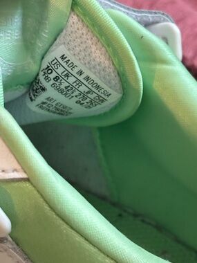 Reebok White Interior Label with Mint Accent